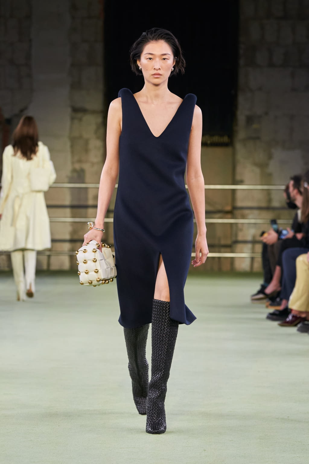 Fashion Week Milan Fall/Winter 2022 look 10 de la collection Bottega Veneta womenswear