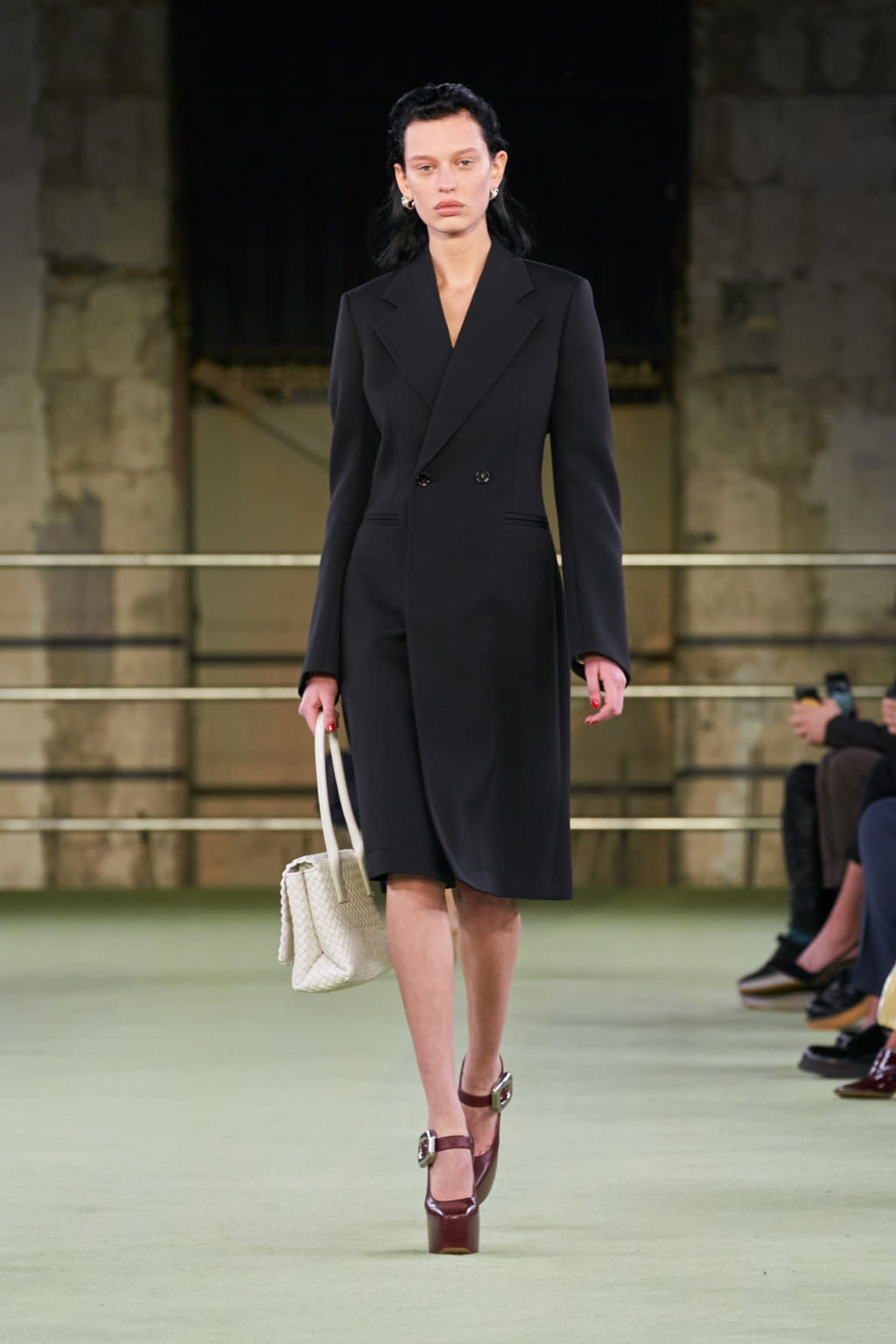 Fashion Week Milan Fall/Winter 2022 look 17 de la collection Bottega Veneta womenswear
