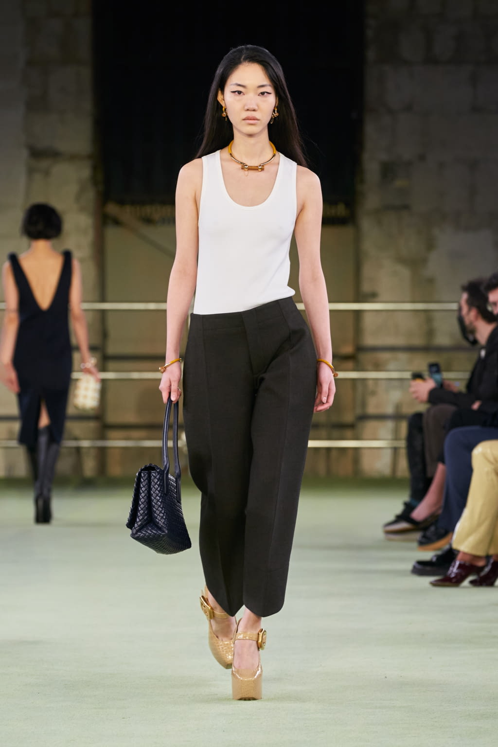 Fashion Week Milan Fall/Winter 2022 look 18 de la collection Bottega Veneta womenswear