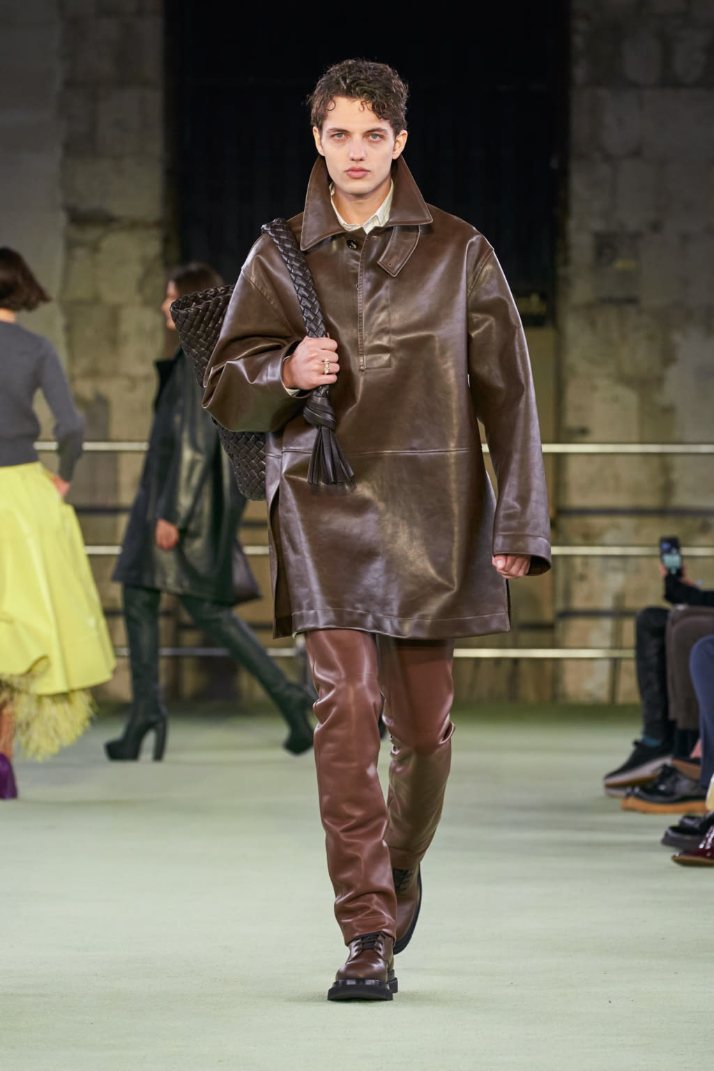 Fashion Week Milan Fall/Winter 2022 look 33 from the Bottega Veneta collection 女装