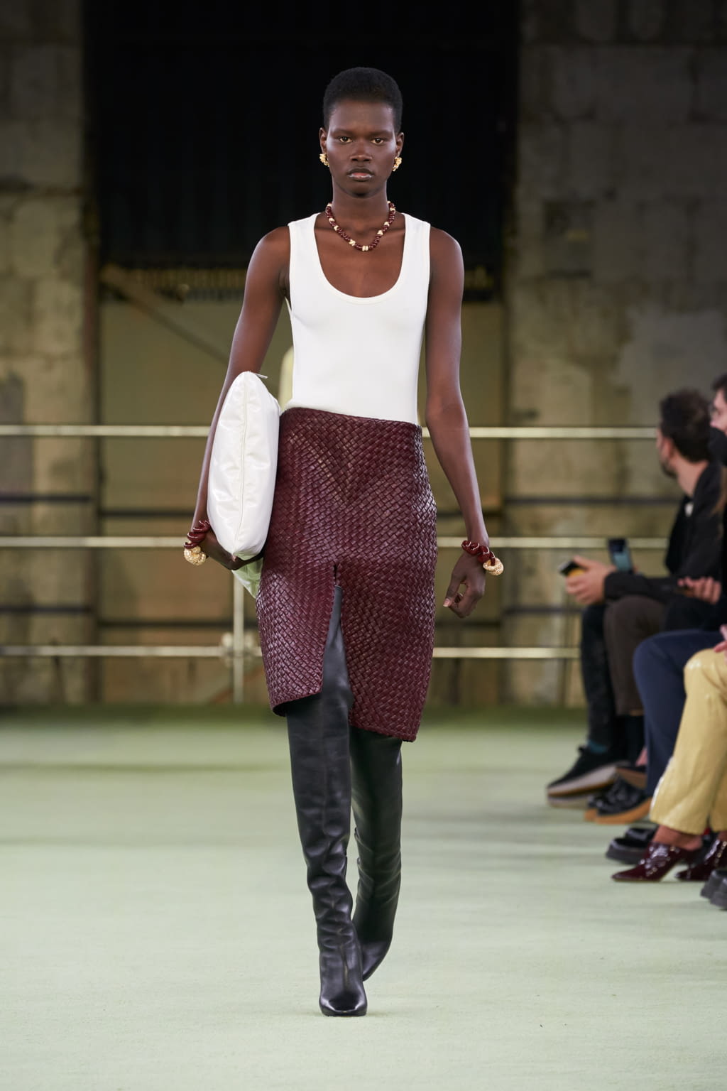 Fashion Week Milan Fall/Winter 2022 look 50 from the Bottega Veneta collection womenswear