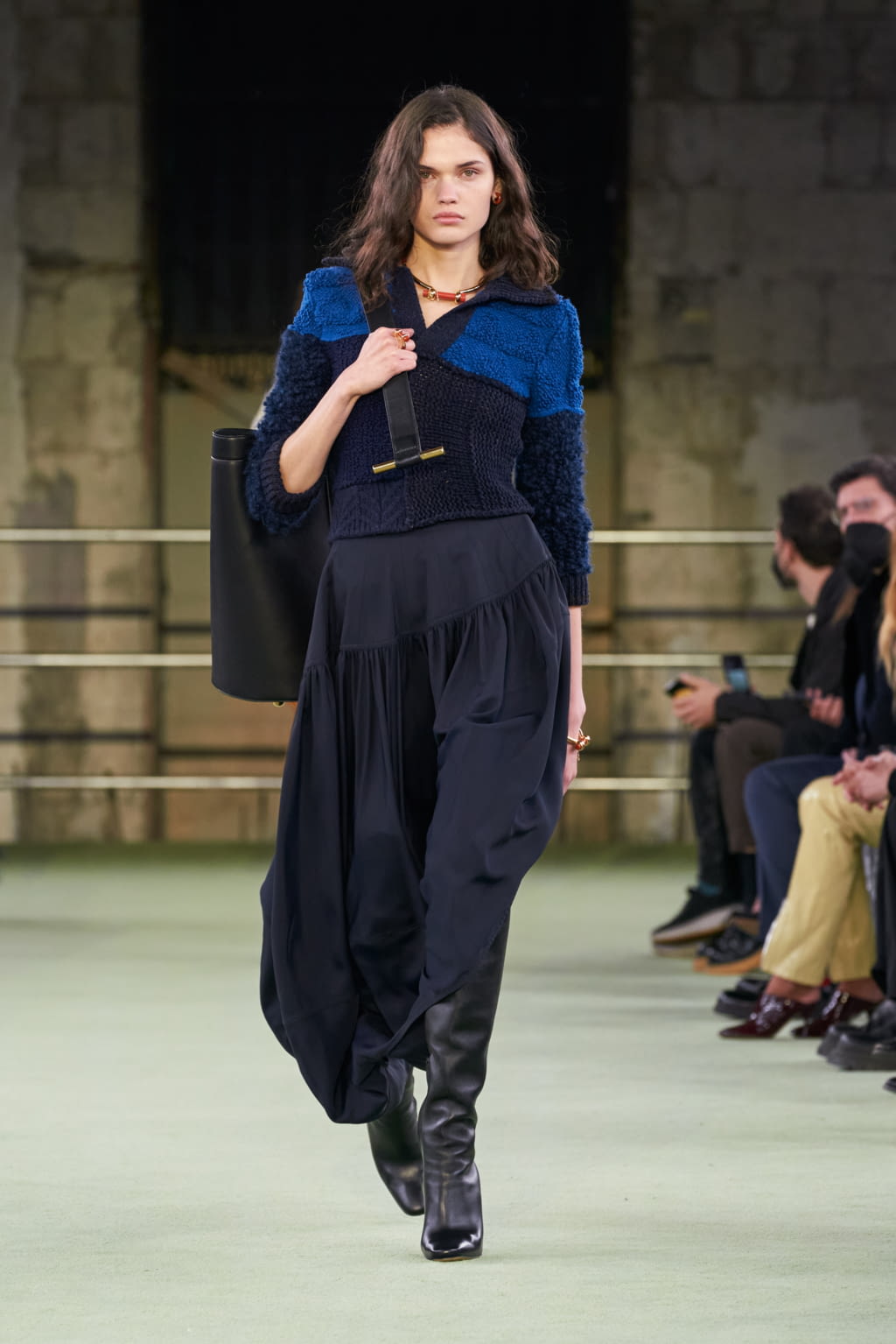Fashion Week Milan Fall/Winter 2022 look 52 from the Bottega Veneta collection 女装