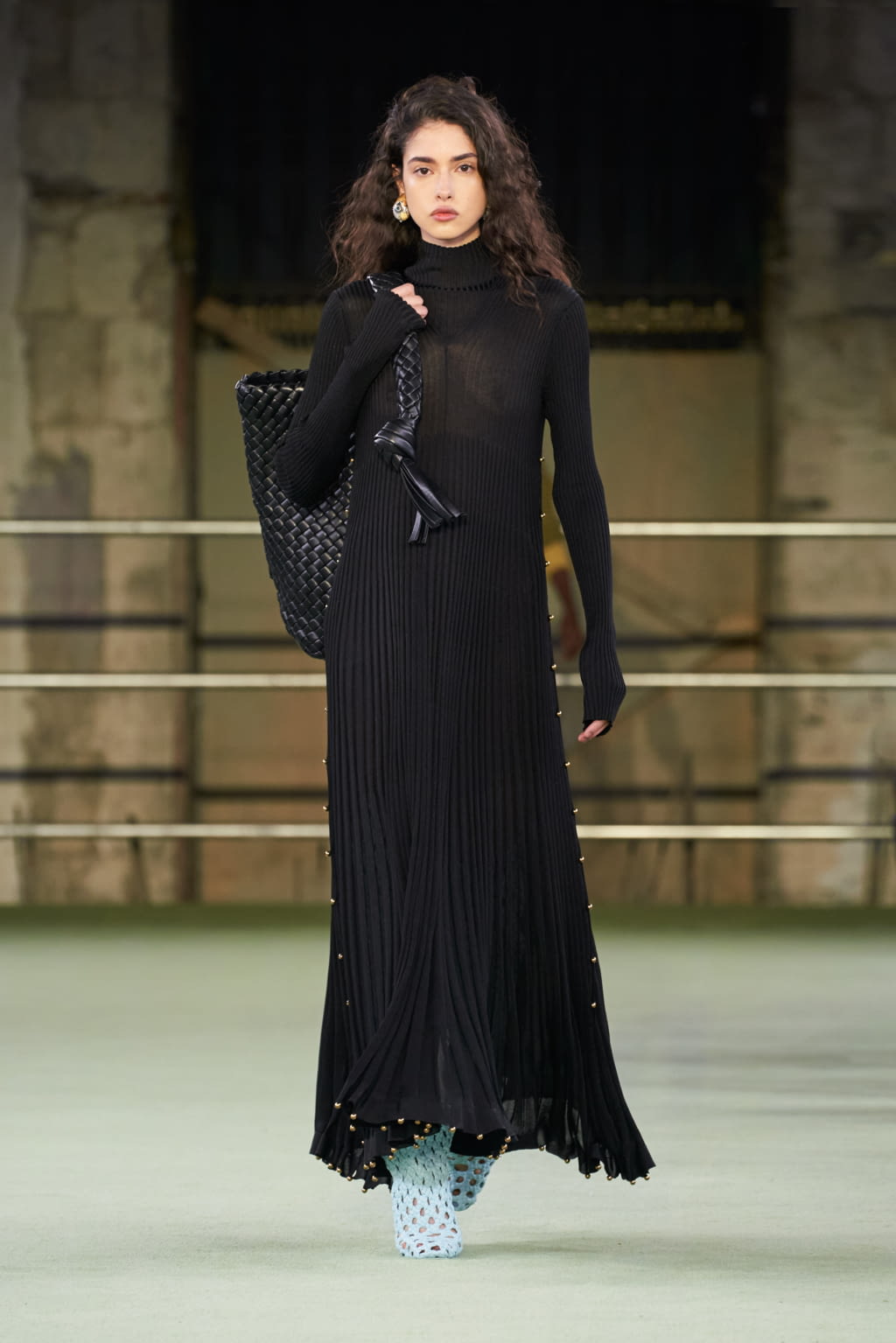 Fashion Week Milan Fall/Winter 2022 look 56 from the Bottega Veneta collection womenswear