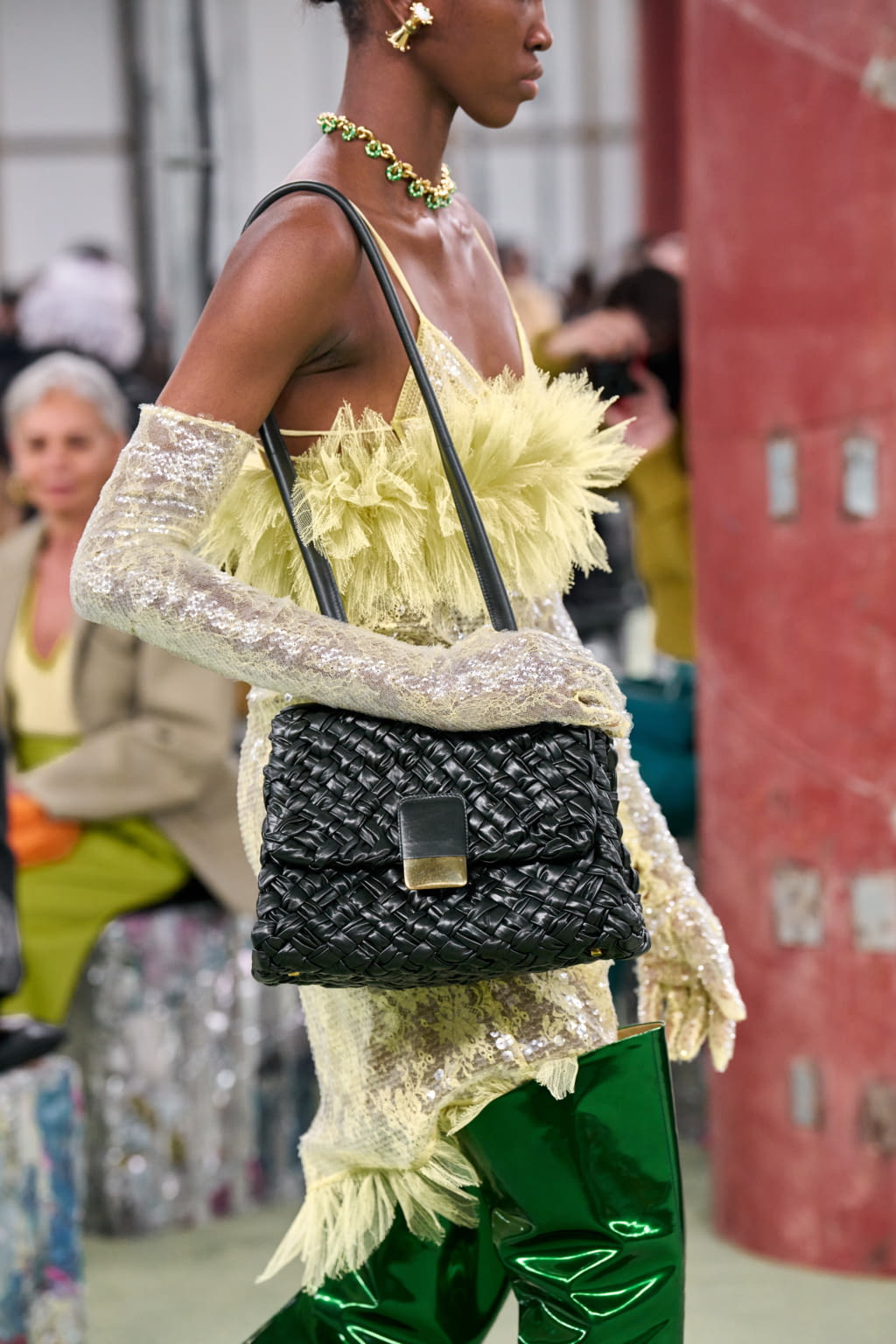 Fashion Week Milan Fall/Winter 2022 look 62 from the Bottega Veneta collection womenswear accessories