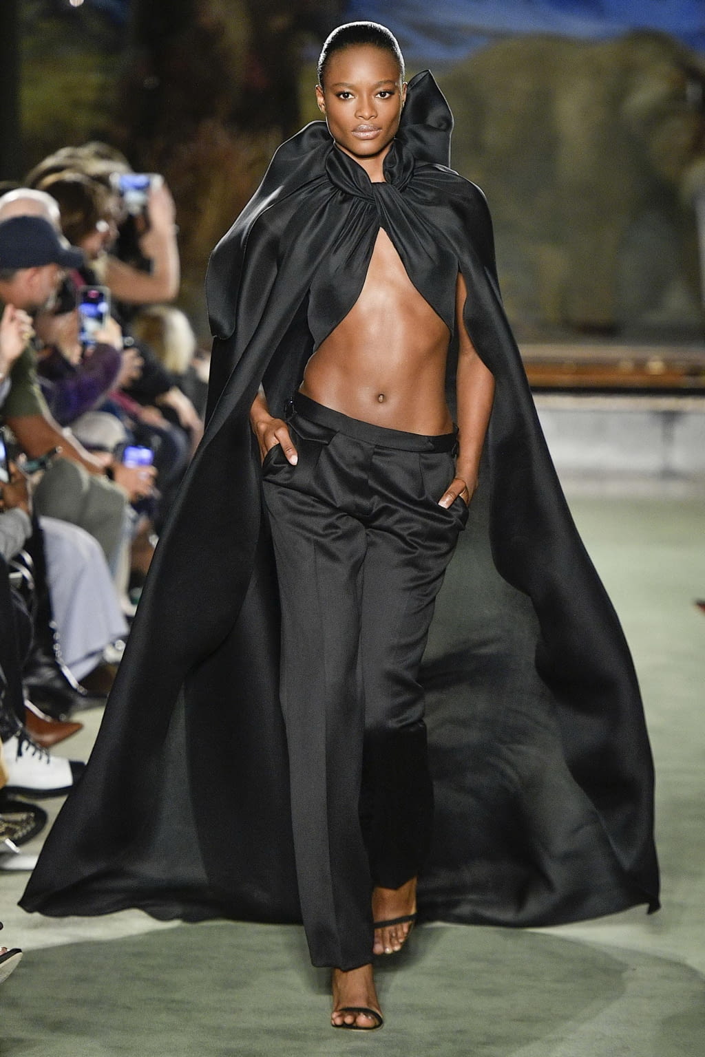 Fashion Week New York Fall/Winter 2020 look 1 from the Brandon Maxwell collection 女装