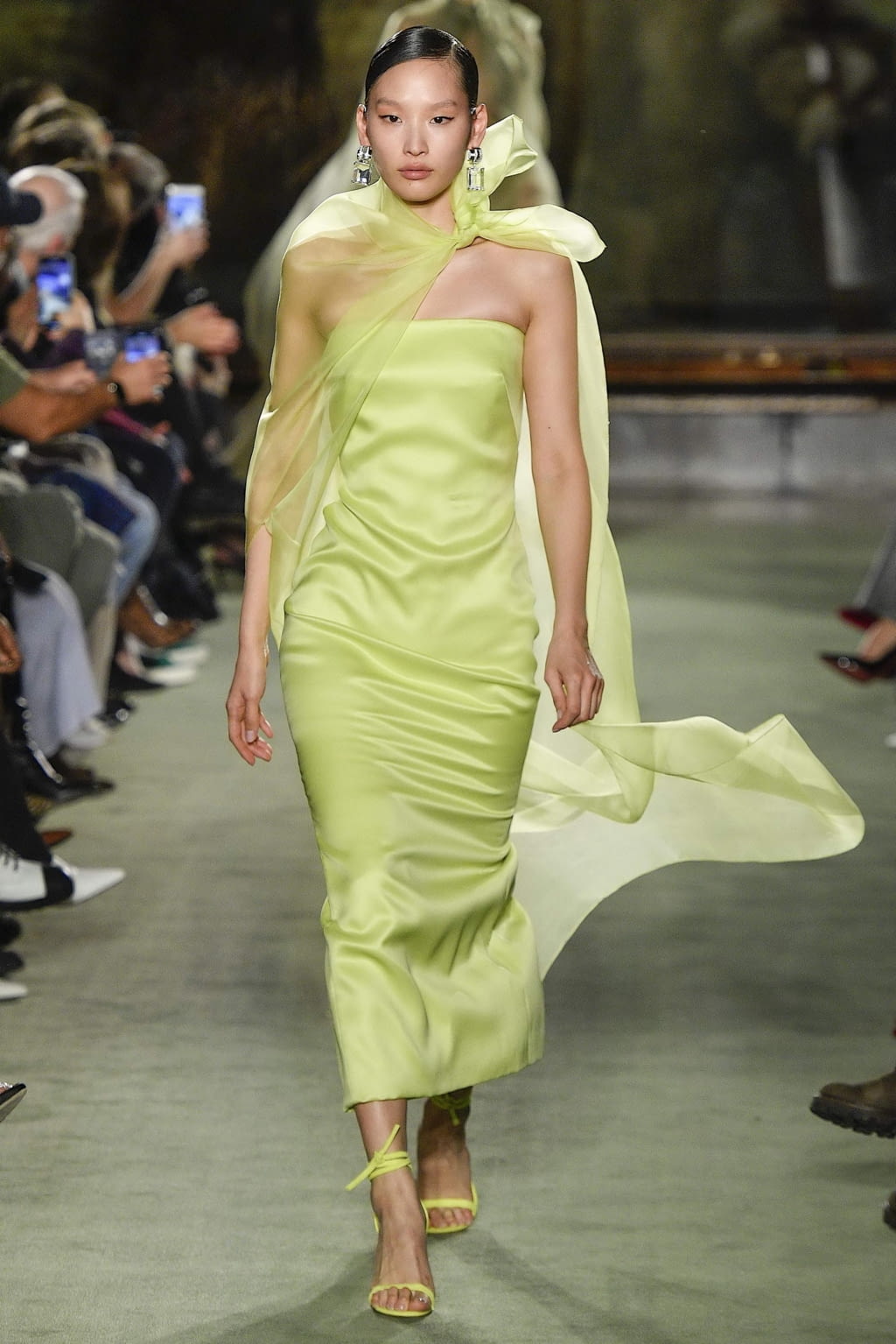 Fashion Week New York Fall/Winter 2020 look 57 from the Brandon Maxwell collection 女装