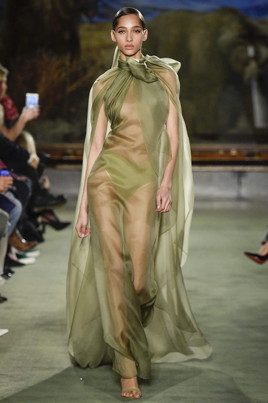 Fashion Week New York Fall/Winter 2020 look 58 from the Brandon Maxwell collection 女装
