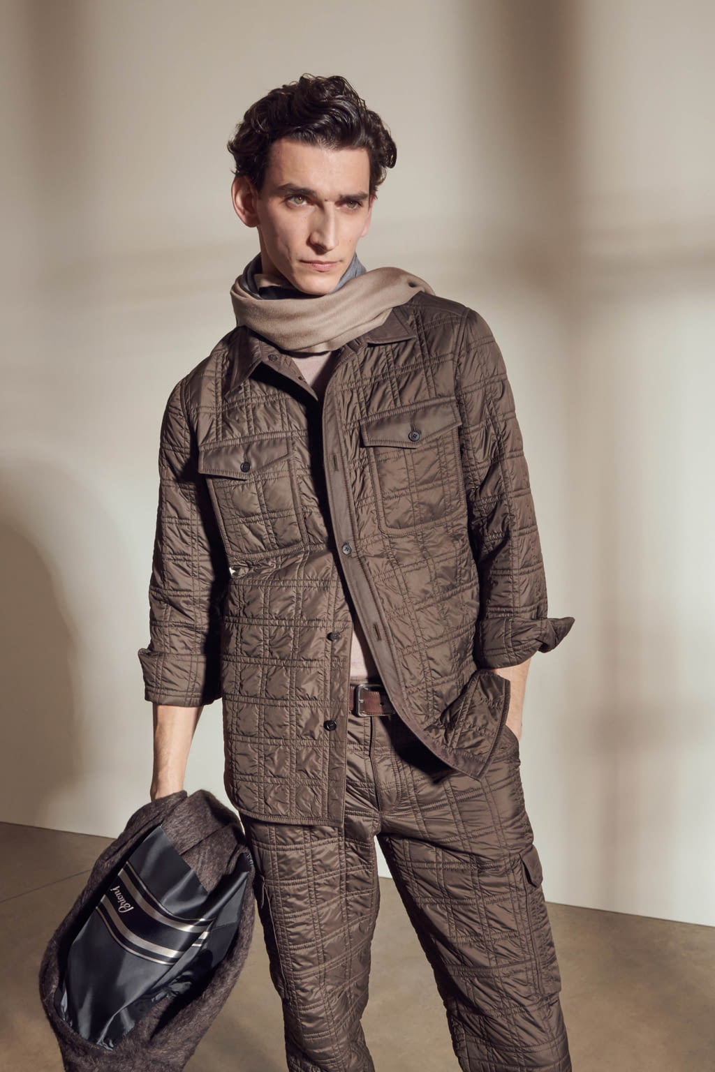 Fashion Week Milan Fall/Winter 2021 look 14 de la collection Brioni menswear
