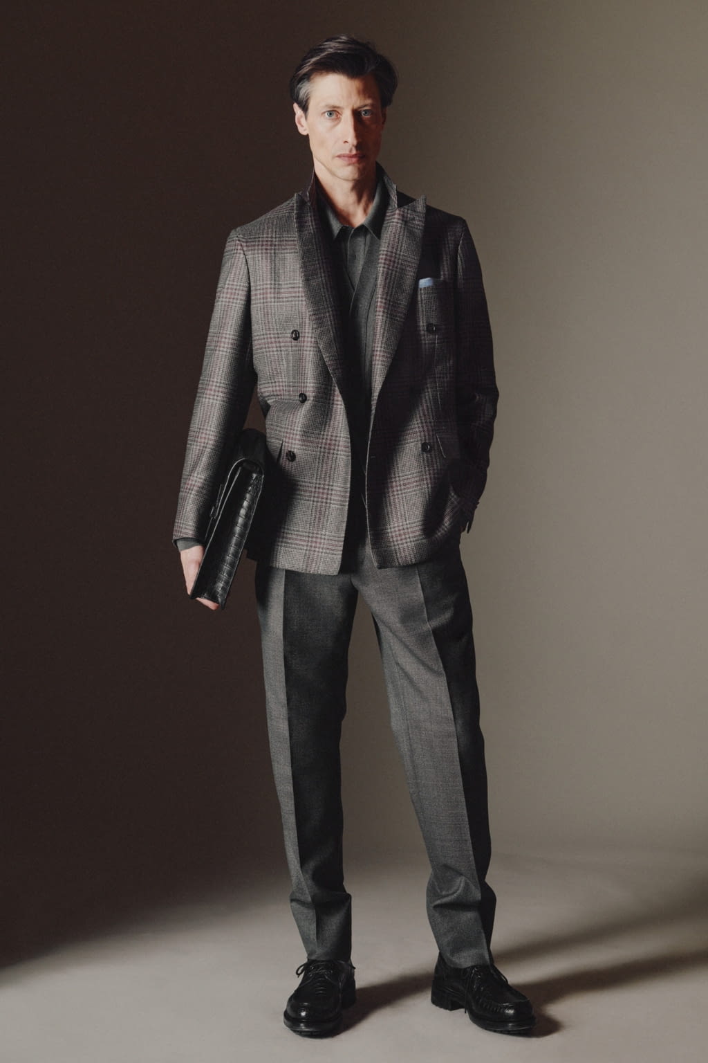 Fashion Week Milan Fall/Winter 2022 look 25 from the Brioni collection menswear