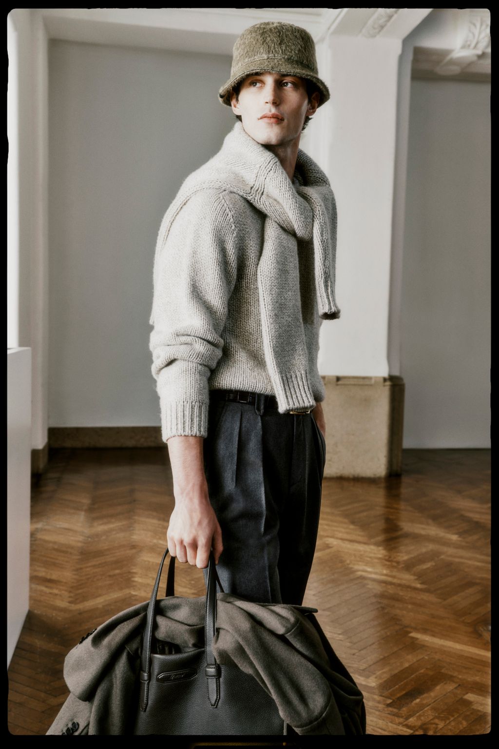 Fashion Week Milan Fall/Winter 2024 look 2 de la collection Brioni menswear