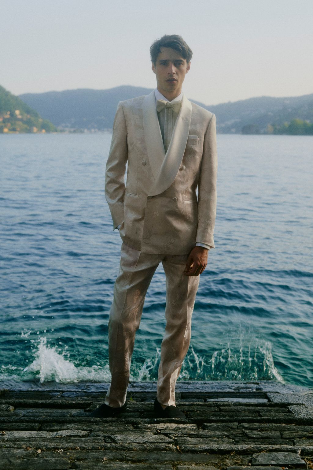 Fashion Week Milan Spring/Summer 2023 look 40 from the Brioni collection menswear