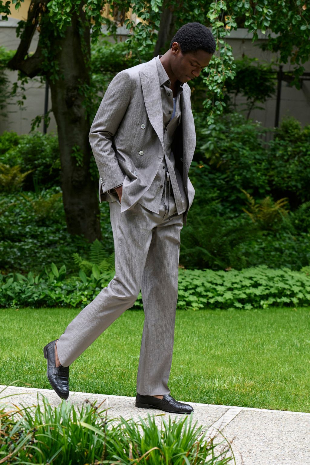 Fashion Week Milan Spring-Summer 2025 look 12 from the Brioni collection menswear