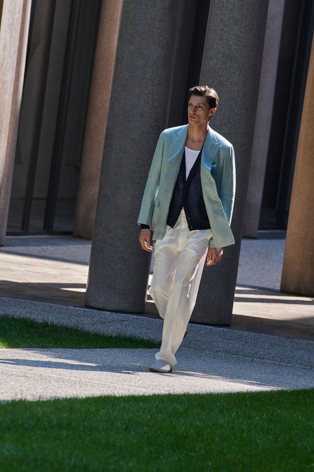 Fashion Week Milan Spring-Summer 2025 look 31 from the Brioni collection menswear