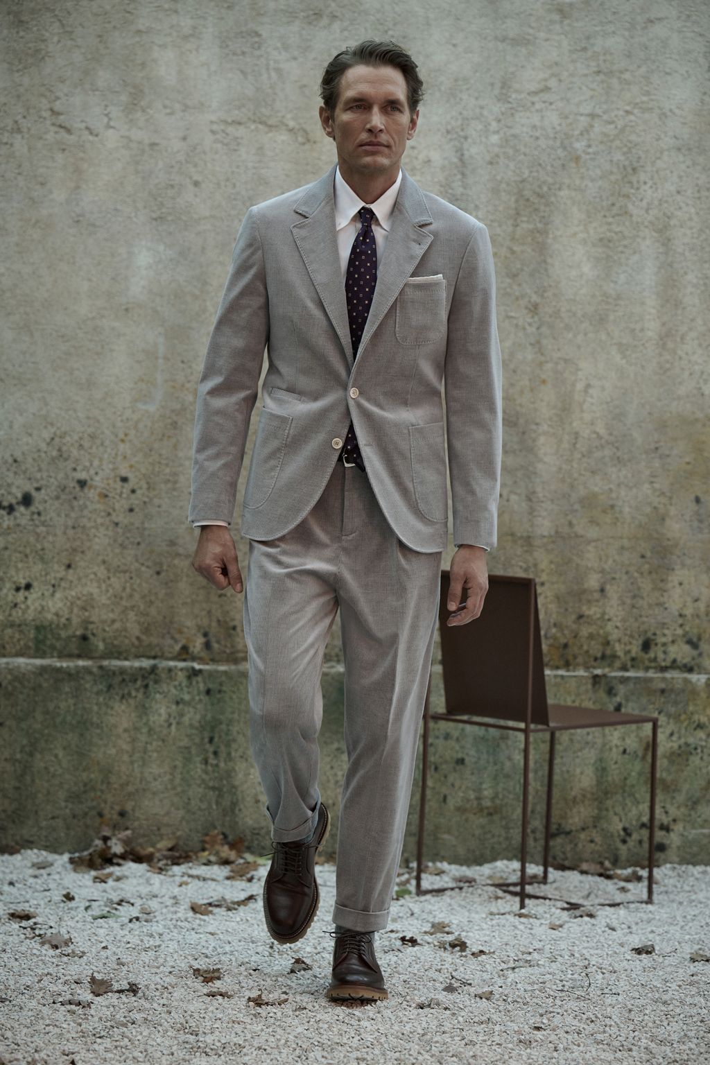 Fashion Week Milan Fall/Winter 2023 look 16 from the Brunello Cucinelli collection menswear