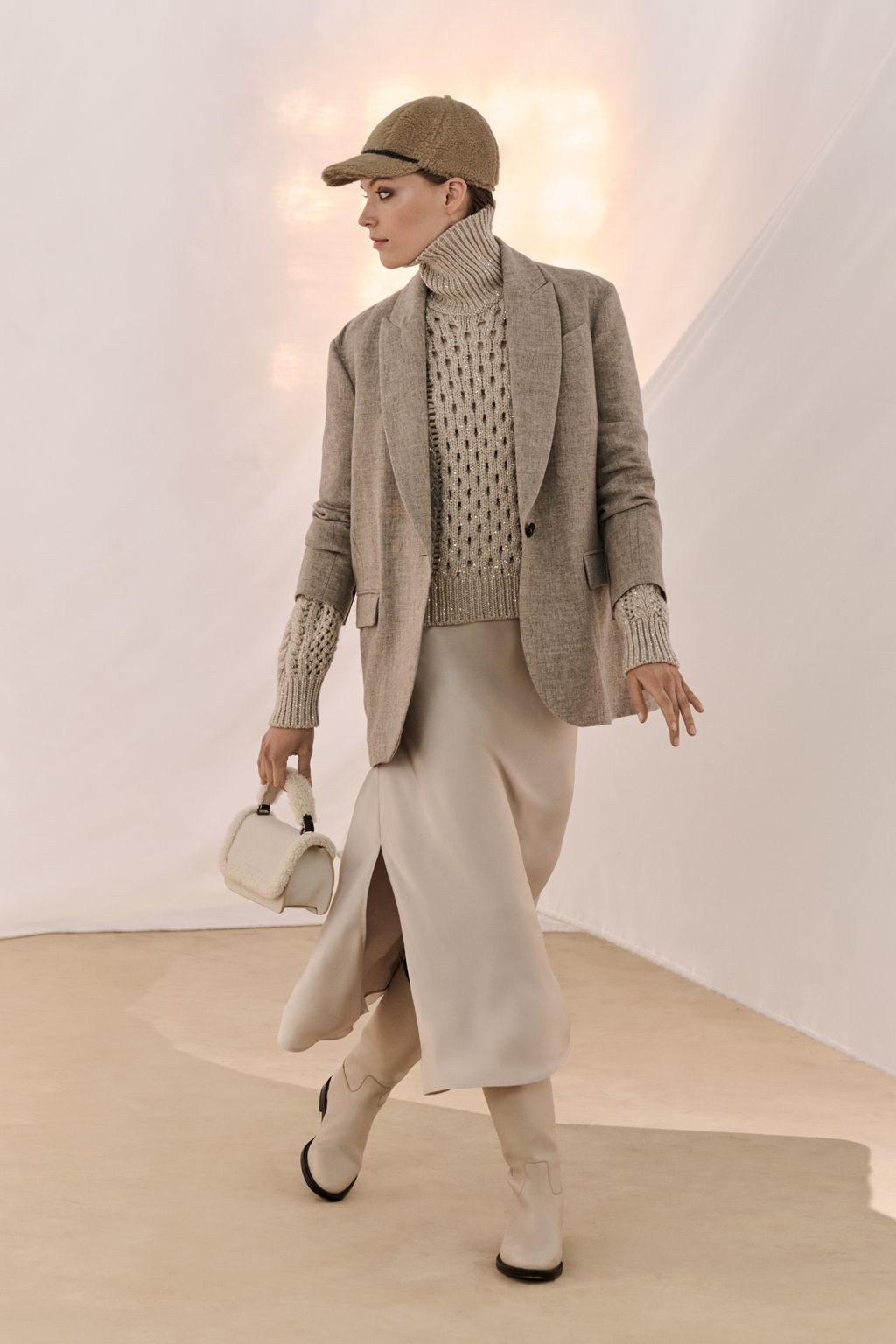 Fashion Week Milan Fall/Winter 2023 look 21 from the Brunello Cucinelli collection 女装