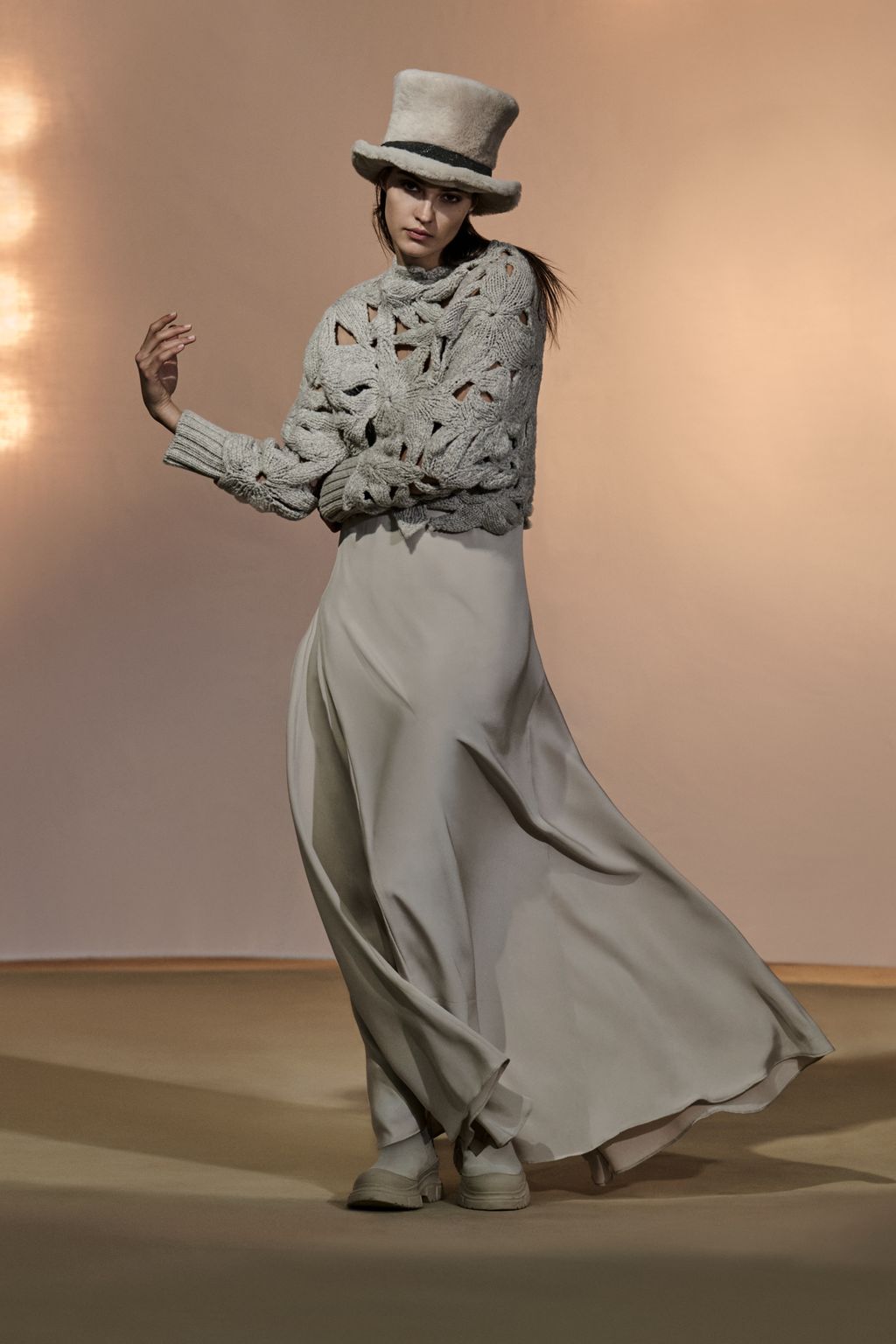 Fashion Week Milan Fall/Winter 2023 look 35 de la collection Brunello Cucinelli womenswear