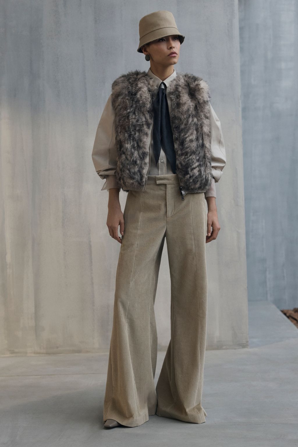 Fashion Week Milan Fall/Winter 2026 look 15 de la collection Brunello Cucinelli womenswear