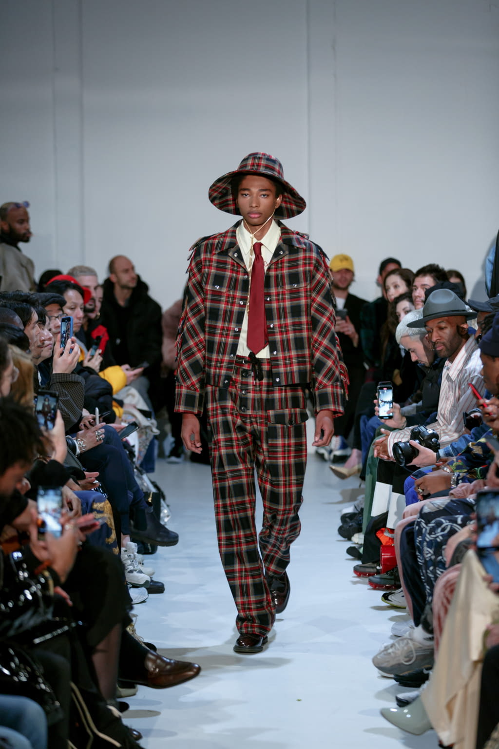 Fashion Week Paris Fall/Winter 2020 look 1 from the Bluemarble collection menswear