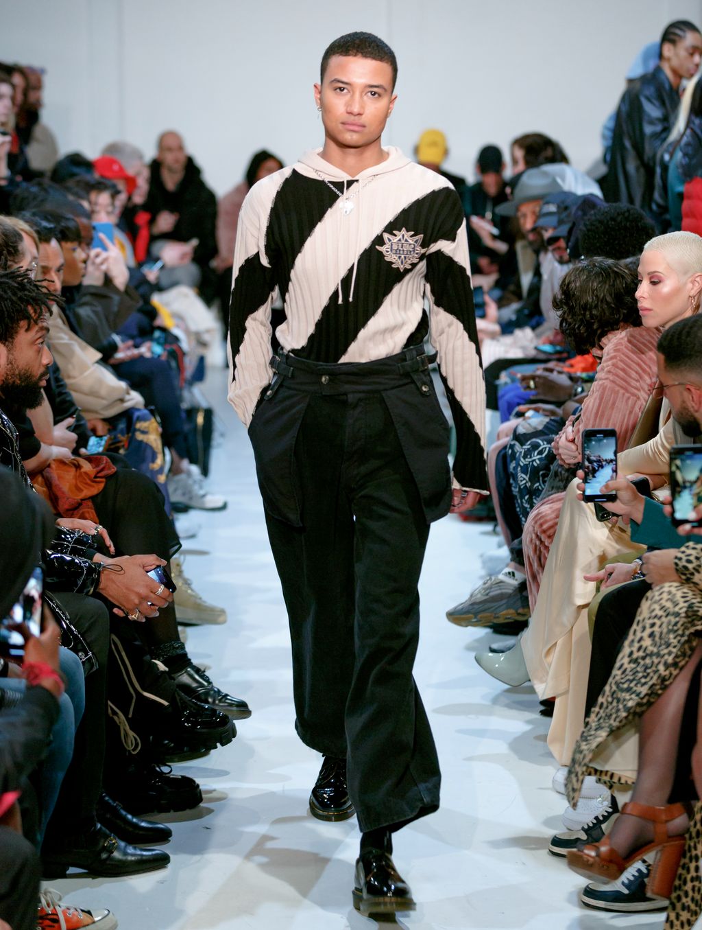 Fashion Week Paris Fall/Winter 2020 look 10 from the Bluemarble collection 男装
