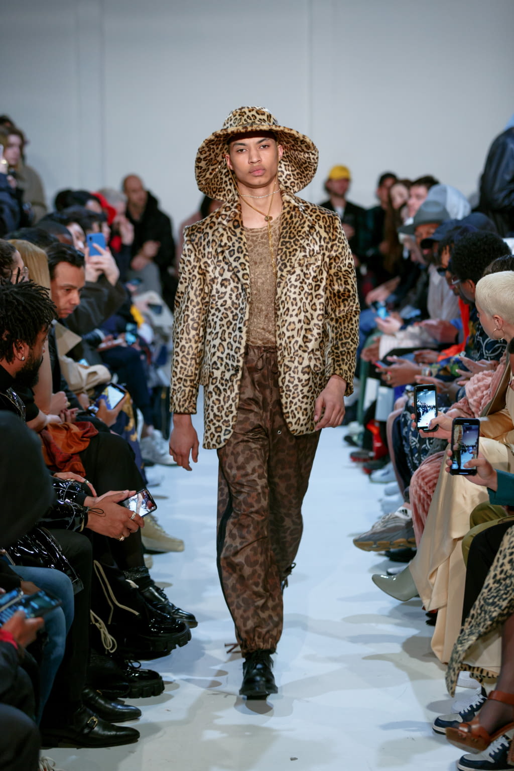 Fashion Week Paris Fall/Winter 2020 look 15 de la collection Bluemarble menswear