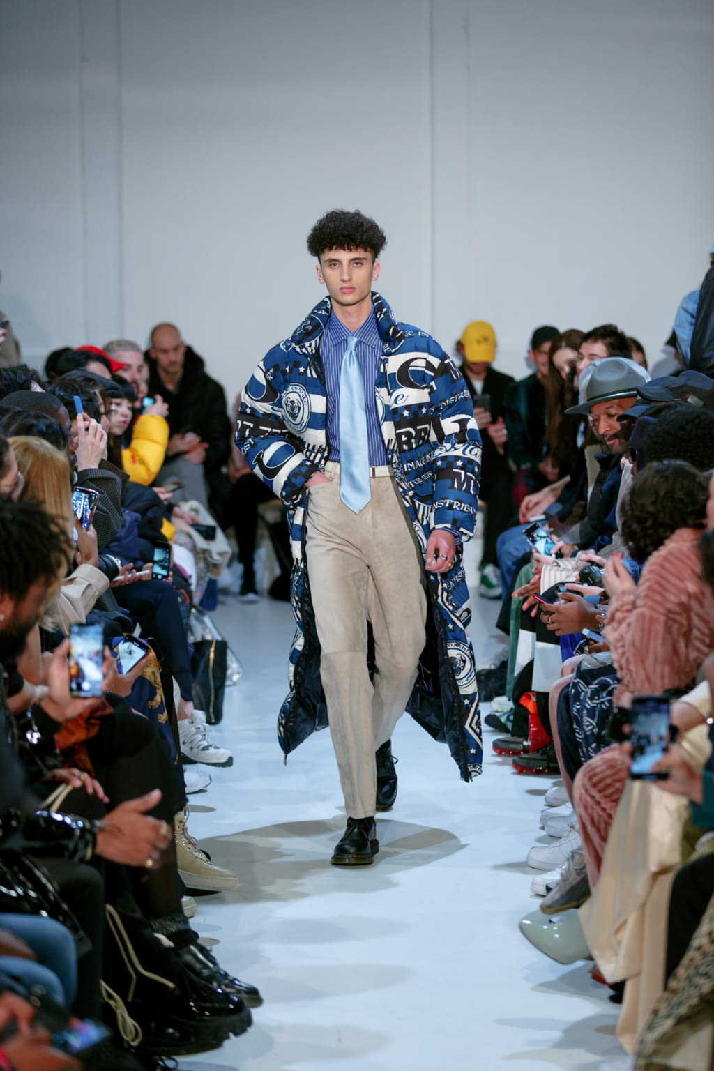 Fashion Week Paris Fall/Winter 2020 look 17 from the Bluemarble collection 男装