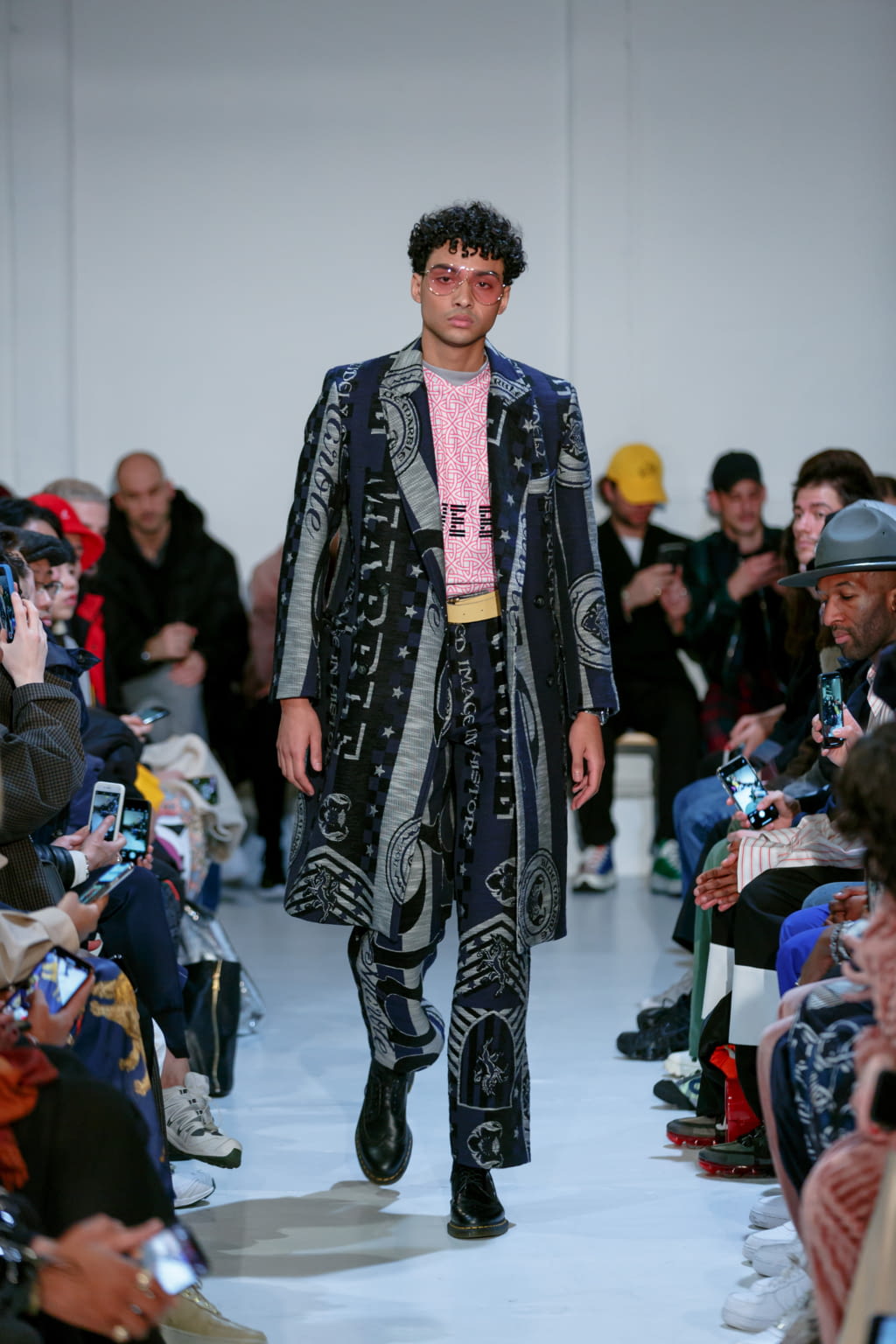 Fashion Week Paris Fall/Winter 2020 look 19 from the Bluemarble collection 男装
