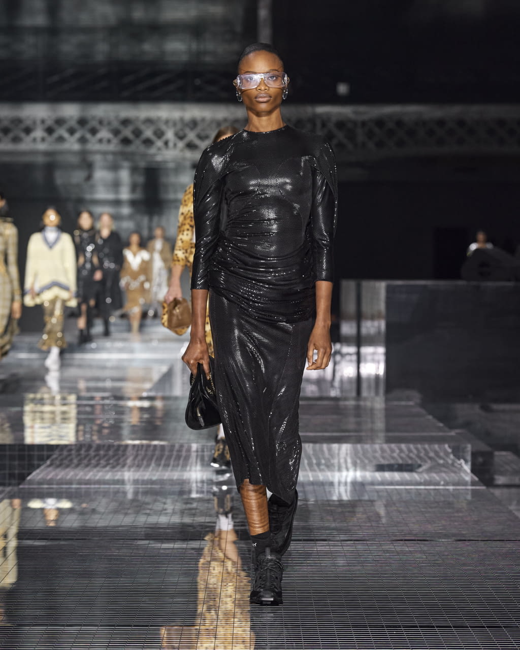 Fashion Week London Fall/Winter 2020 look 100 from the Burberry collection 女装