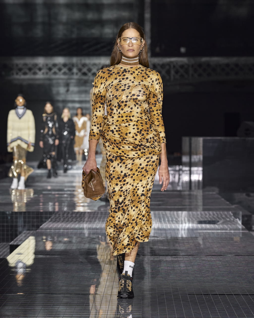 Fashion Week London Fall/Winter 2020 look 101 from the Burberry collection 女装
