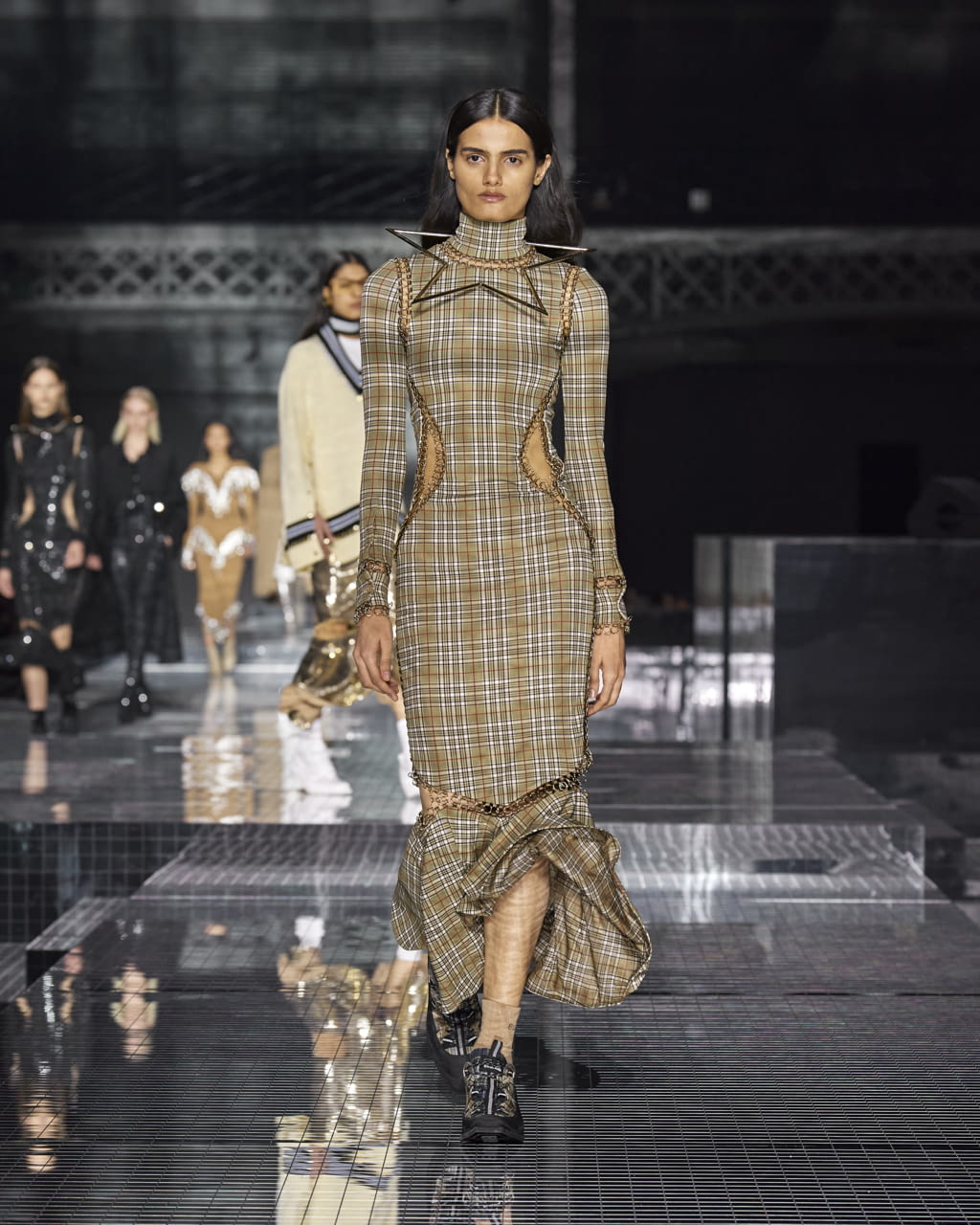 Fashion Week London Fall/Winter 2020 look 102 from the Burberry collection womenswear
