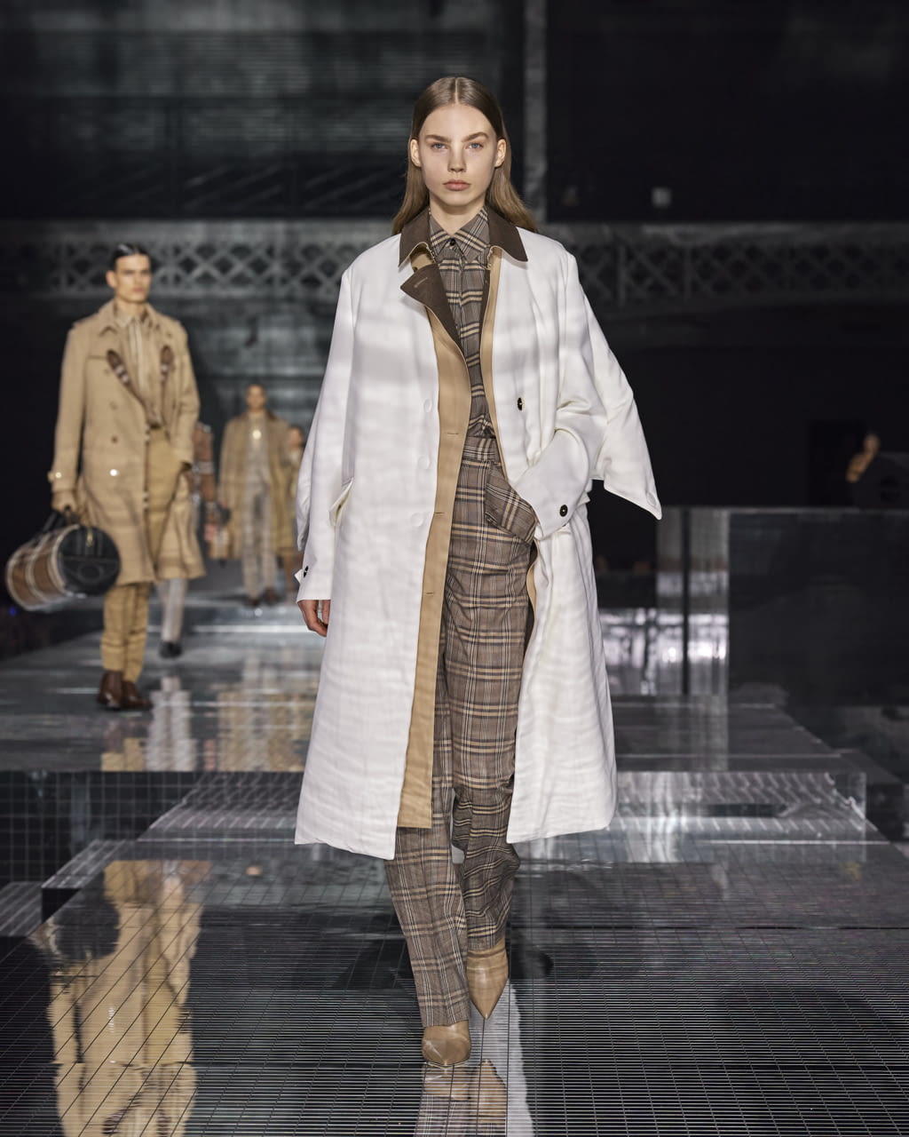 Fashion Week London Fall/Winter 2020 look 12 from the Burberry collection 女装