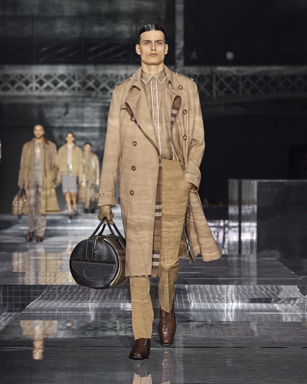 Fashion Week London Fall/Winter 2020 look 14 from the Burberry collection womenswear