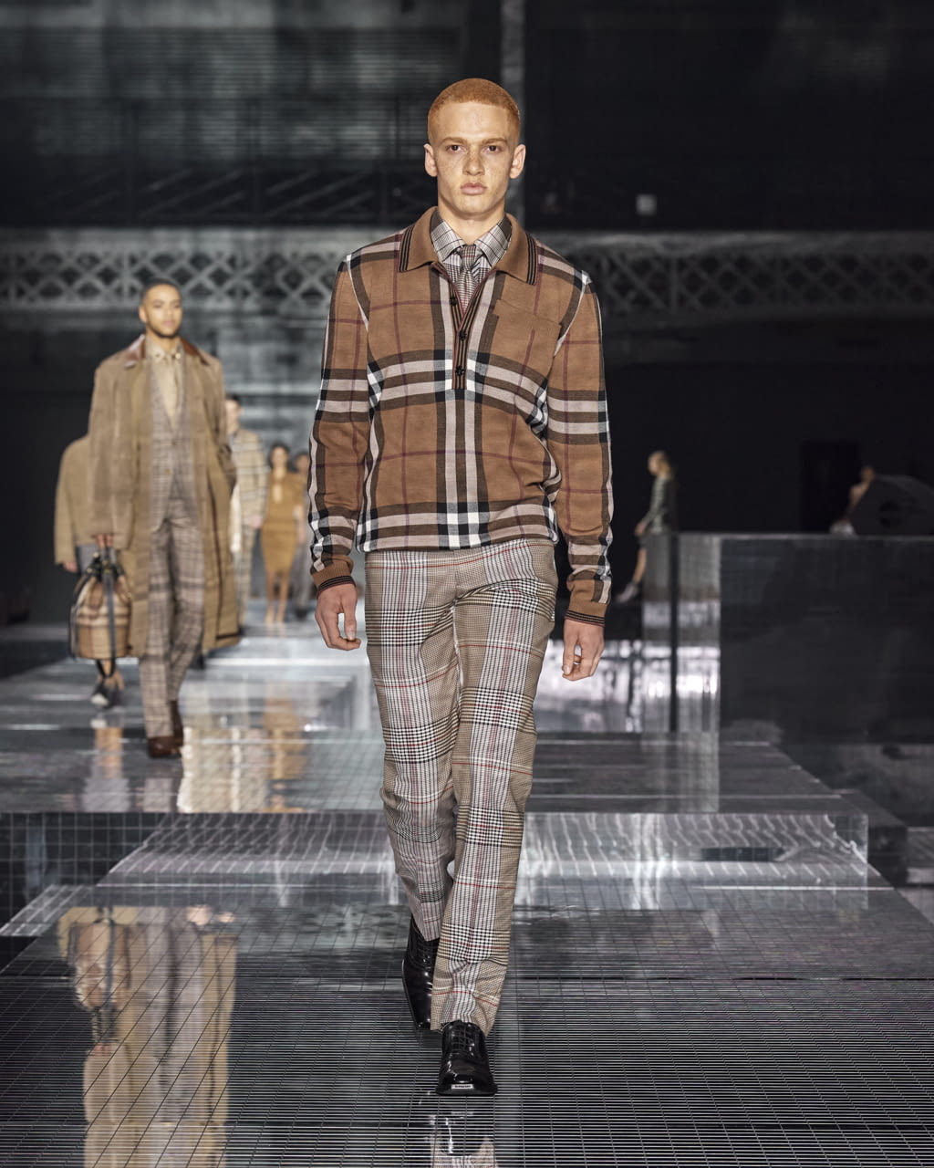 Fashion Week London Fall/Winter 2020 look 15 from the Burberry collection 女装