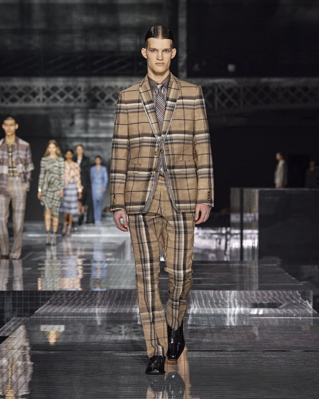 Fashion Week London Fall/Winter 2020 look 18 from the Burberry collection womenswear