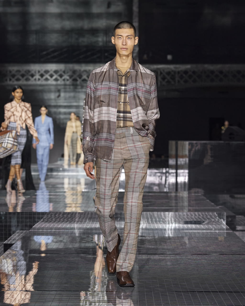 Fashion Week London Fall/Winter 2020 look 21 from the Burberry collection womenswear