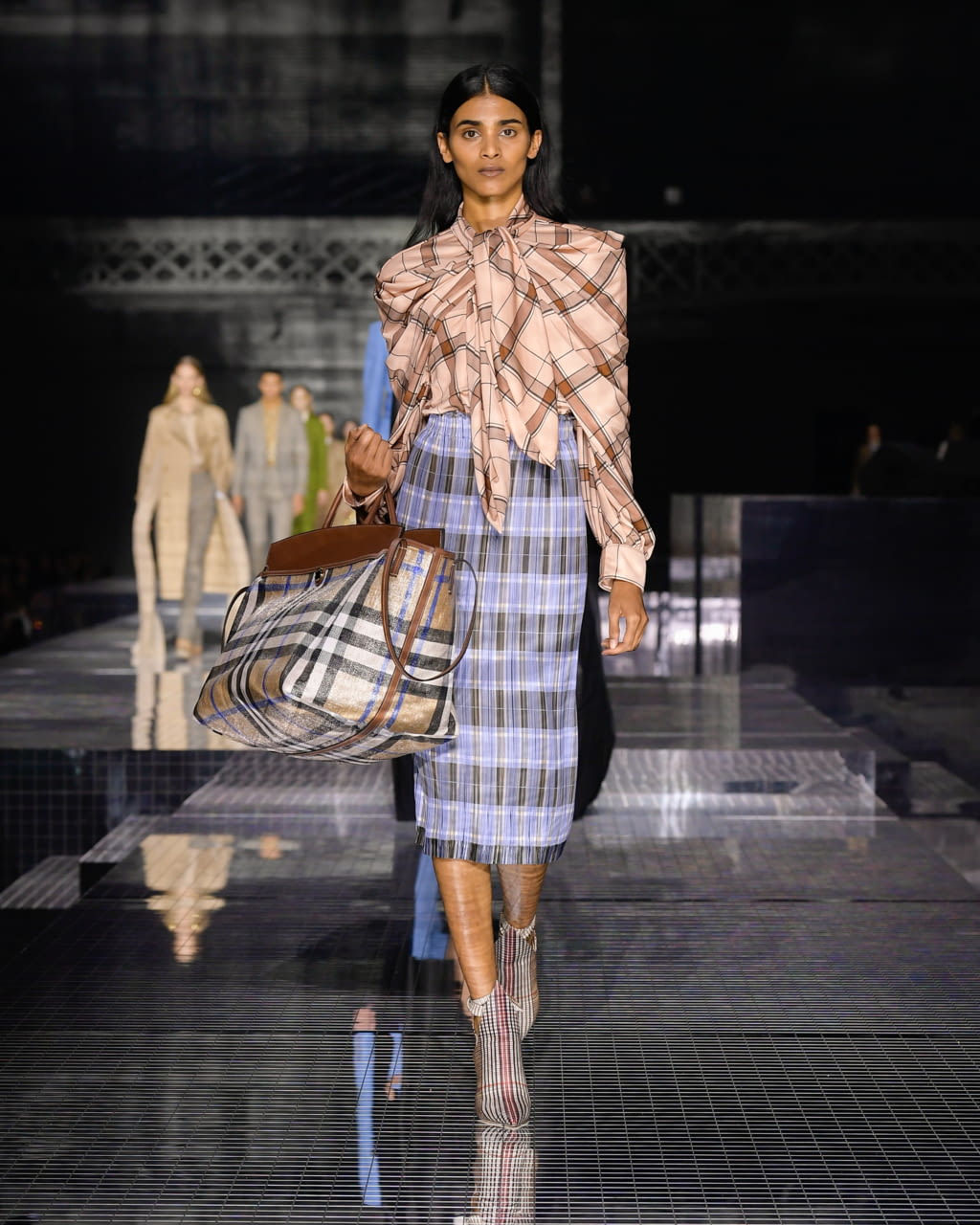 Fashion Week London Fall/Winter 2020 look 23 from the Burberry collection womenswear