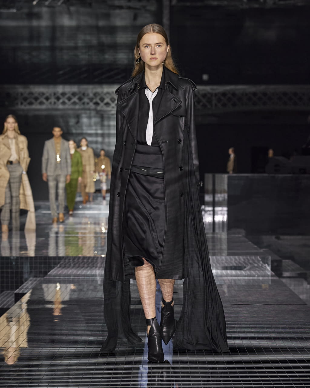 Fashion Week London Fall/Winter 2020 look 24 from the Burberry collection 女装