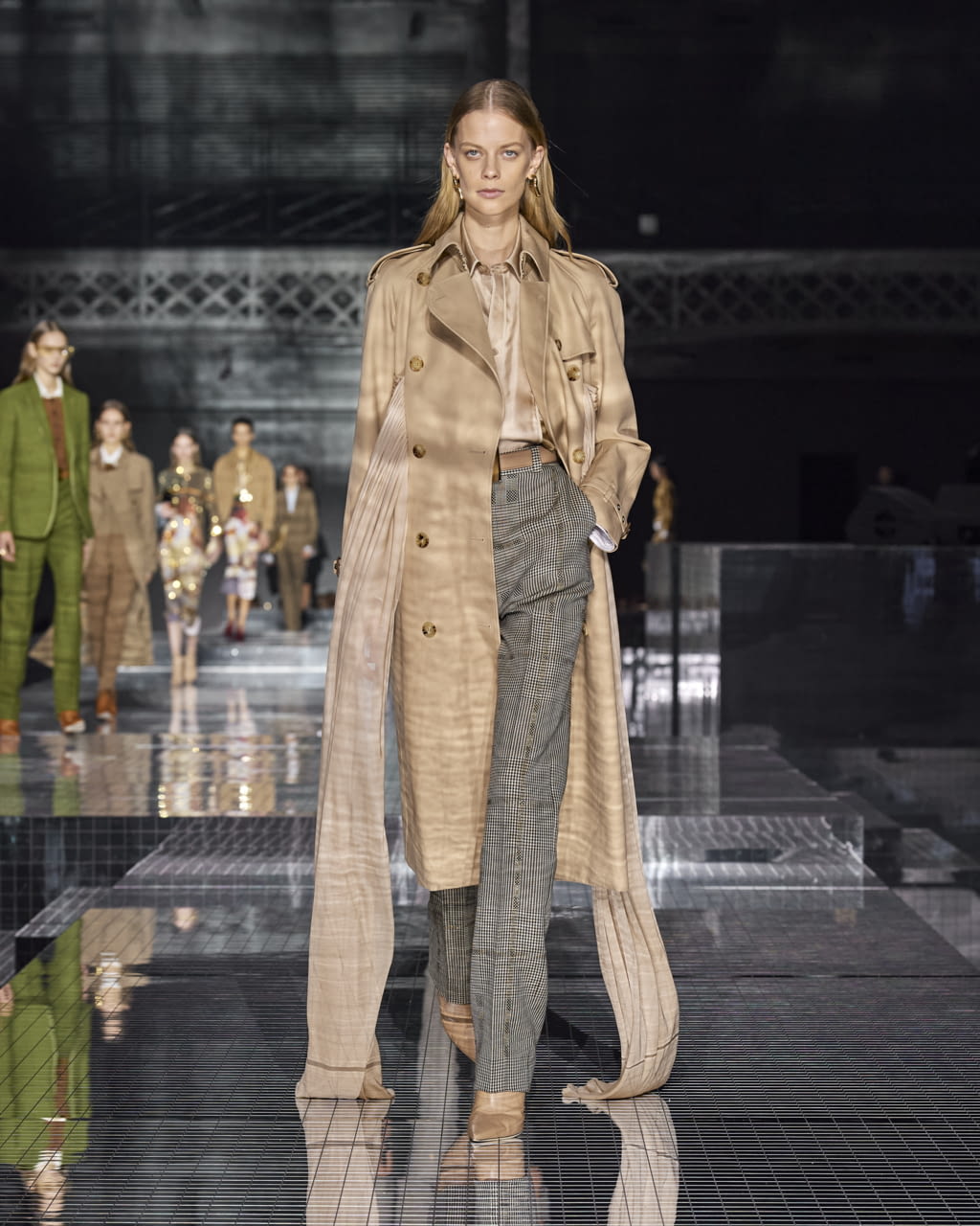 Fashion Week London Fall/Winter 2020 look 26 from the Burberry collection 女装