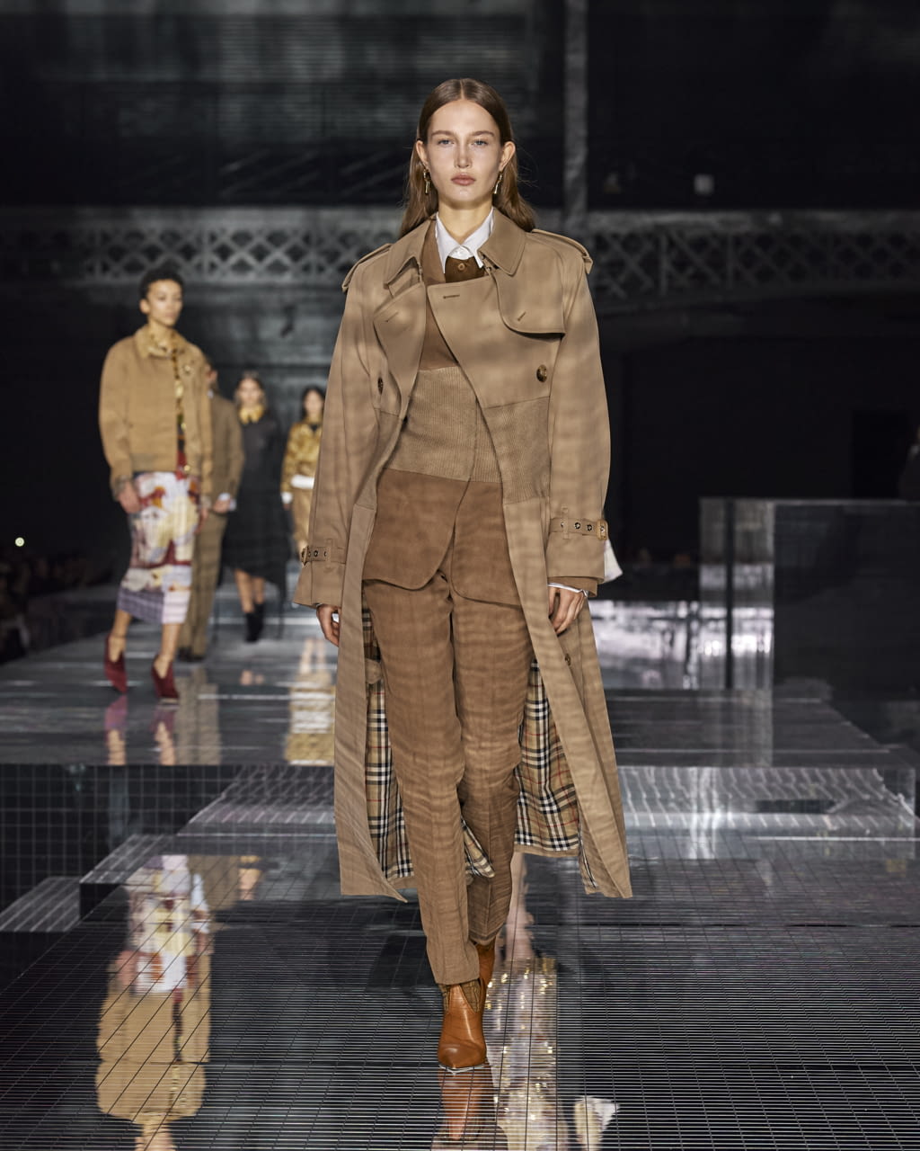 Fashion Week London Fall/Winter 2020 look 29 from the Burberry collection 女装
