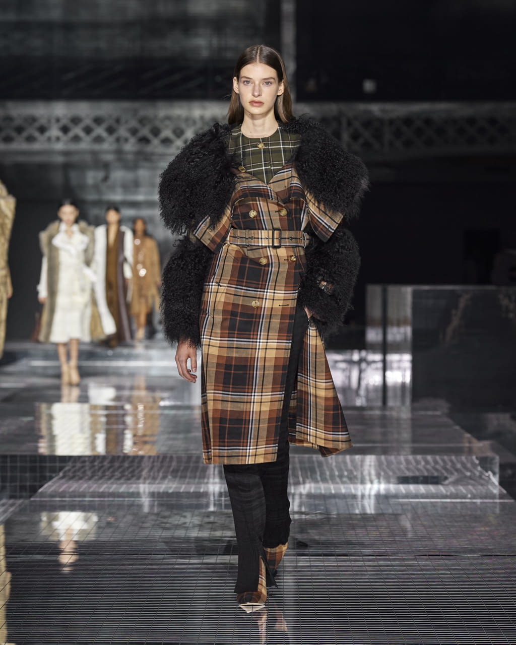 Fashion Week London Fall/Winter 2020 look 3 de la collection Burberry womenswear
