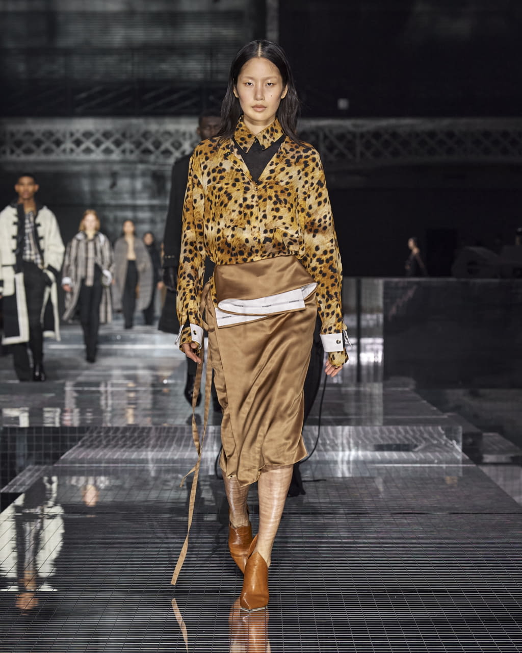 Fashion Week London Fall/Winter 2020 look 34 from the Burberry collection 女装