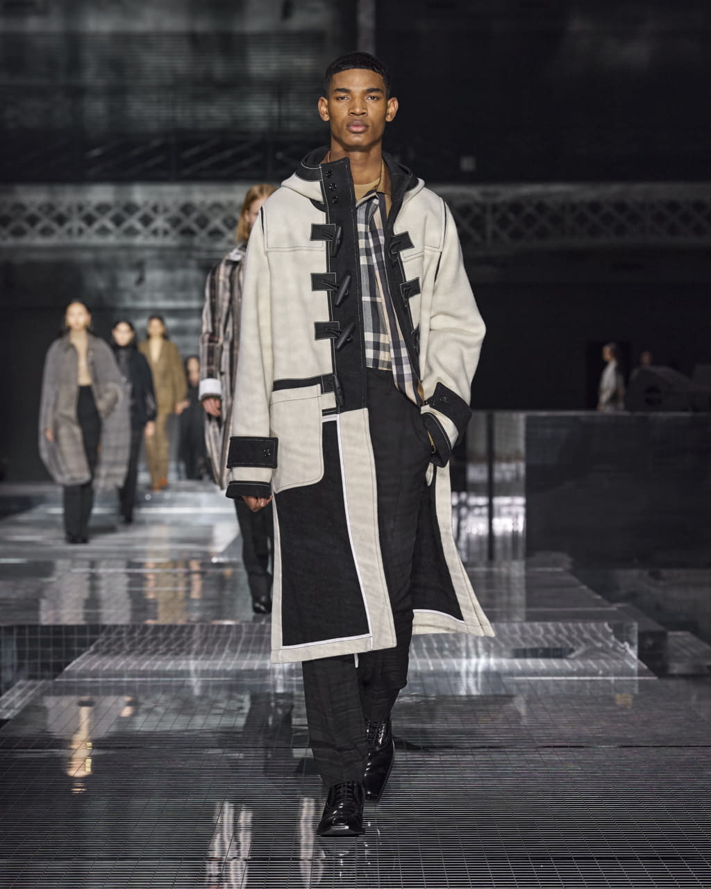 Fashion Week London Fall/Winter 2020 look 37 from the Burberry collection 女装