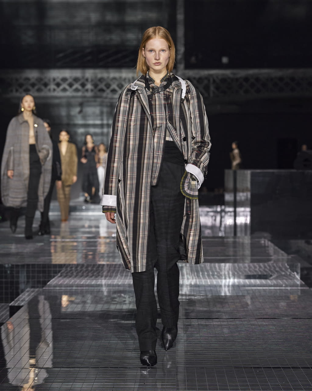 Fashion Week London Fall/Winter 2020 look 38 from the Burberry collection womenswear