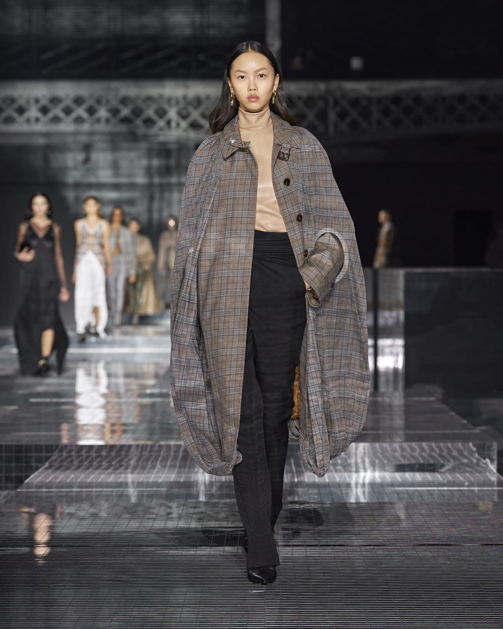 Fashion Week London Fall/Winter 2020 look 39 from the Burberry collection womenswear