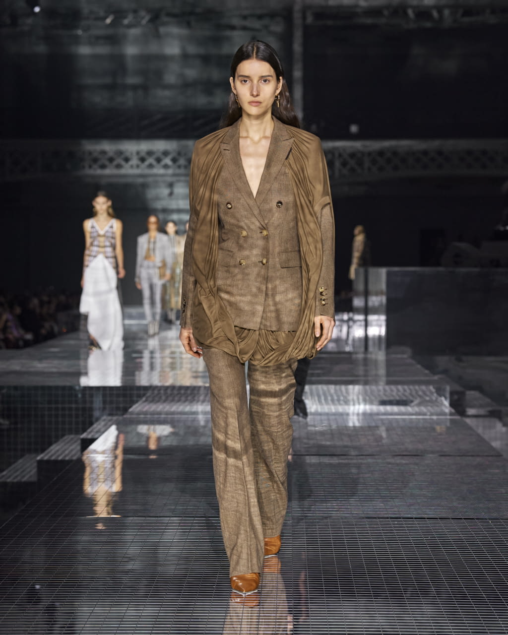 Fashion Week London Fall/Winter 2020 look 41 from the Burberry collection 女装