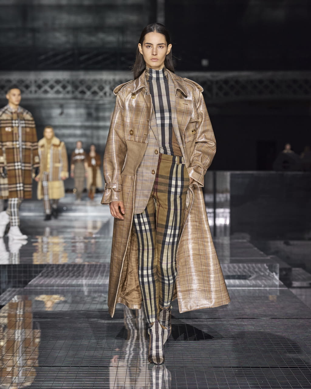 Fashion Week London Fall/Winter 2020 look 45 from the Burberry collection 女装