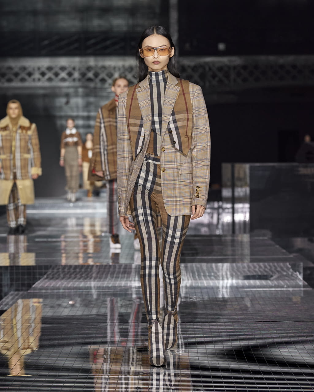 Fashion Week London Fall/Winter 2020 look 46 from the Burberry collection 女装