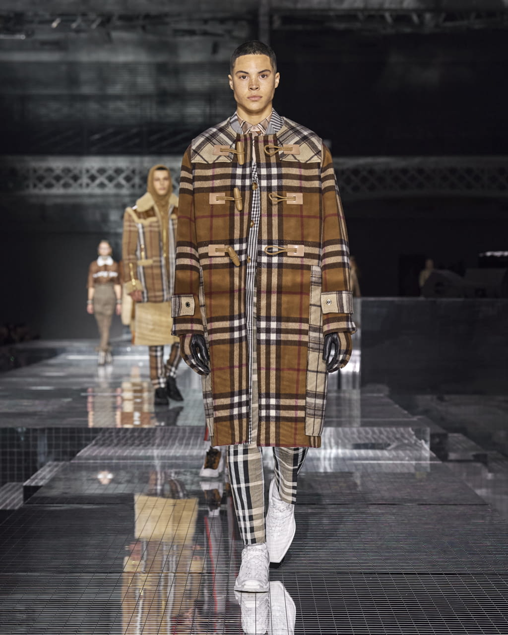 Fashion Week London Fall/Winter 2020 look 47 from the Burberry collection 女装