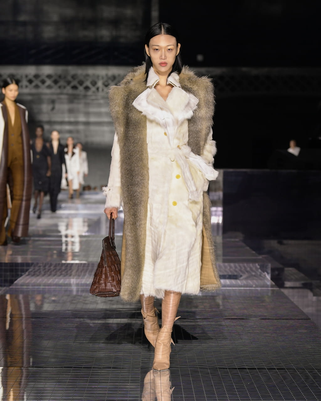 Fashion Week London Fall/Winter 2020 look 5 de la collection Burberry womenswear