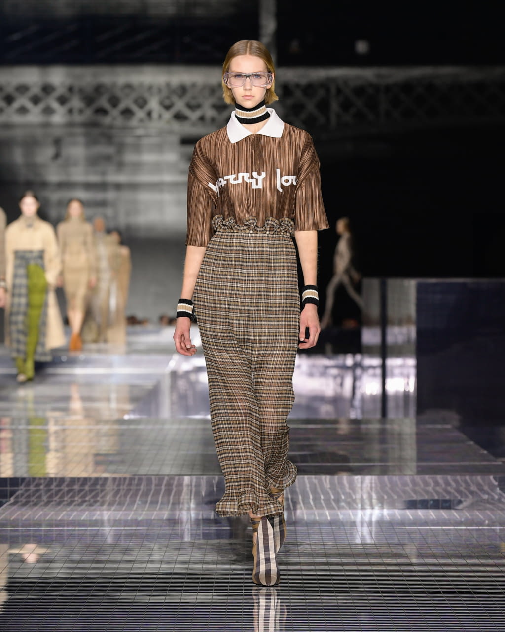 Fashion Week London Fall/Winter 2020 look 50 from the Burberry collection womenswear