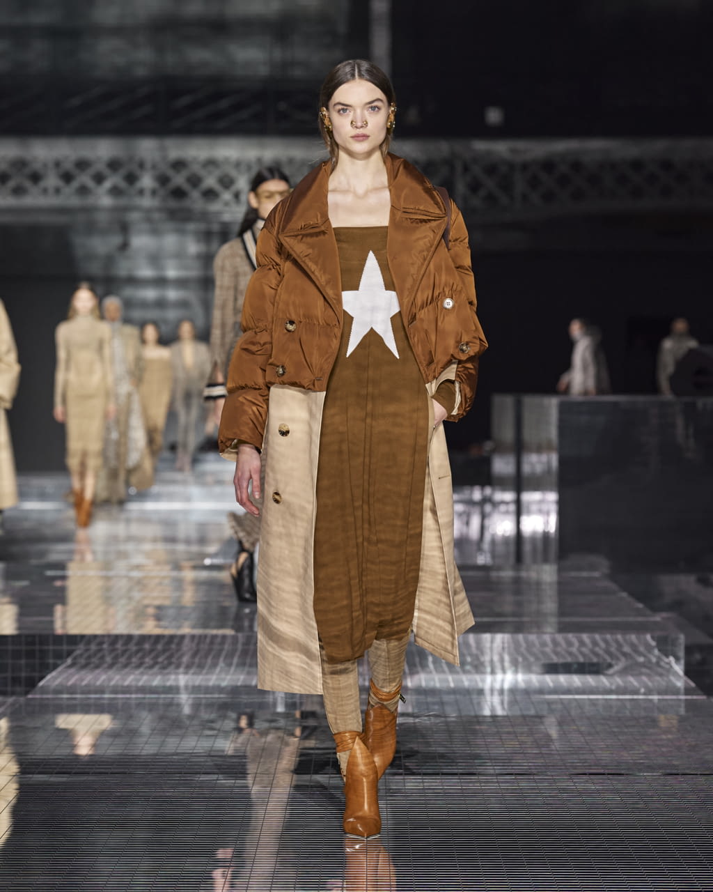 Fashion Week London Fall/Winter 2020 look 51 from the Burberry collection womenswear